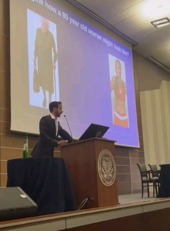 Or Hever podczas wystąpienia na konferencji Lifestyle Medicine for Longevity na Uniwersytecie Medycznym w Poznaniu